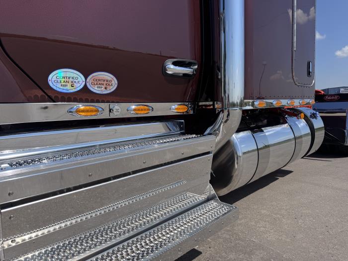 2027 Peterbilt 589-12