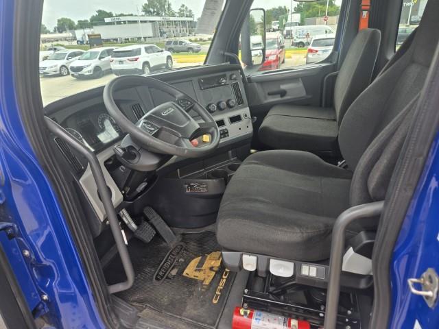 2019 Freightliner Cascadia-6