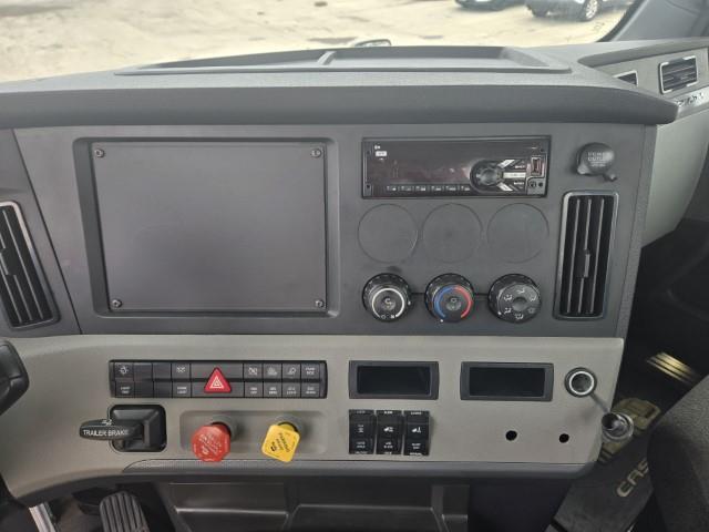 2019 Freightliner Cascadia-7