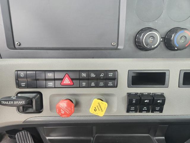 2019 Freightliner Cascadia-8