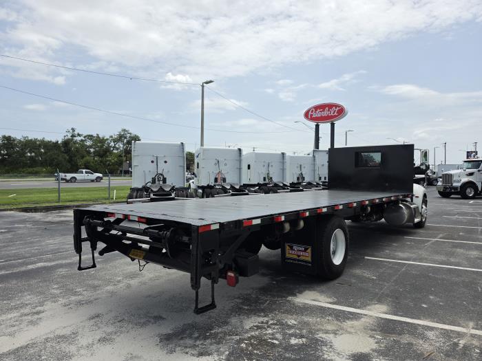 2019 Peterbilt 330-27
