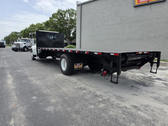 2019 Peterbilt 330-29