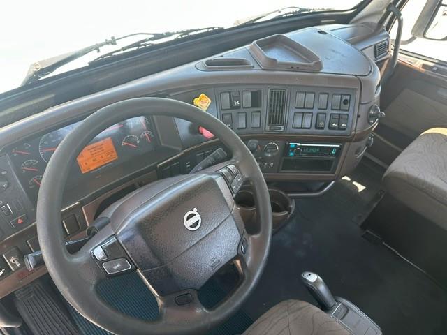 2015 Volvo VNL300-1