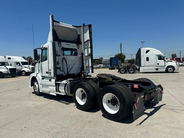 2015 Volvo VNL300-13