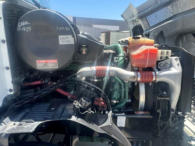 2015 Volvo VNL300-14