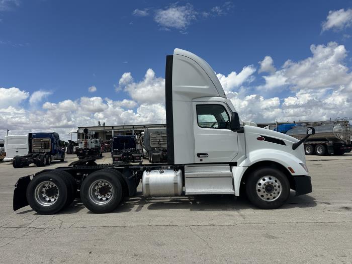 2023 Peterbilt 579-0