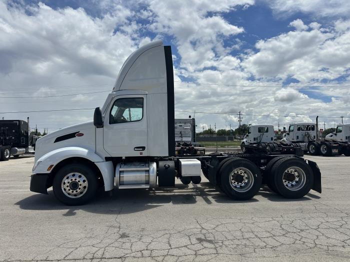 2023 Peterbilt 579-1