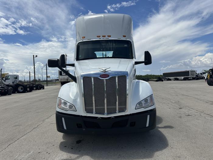 2023 Peterbilt 579-3