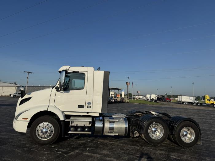 2019 Volvo VNL64T200-1