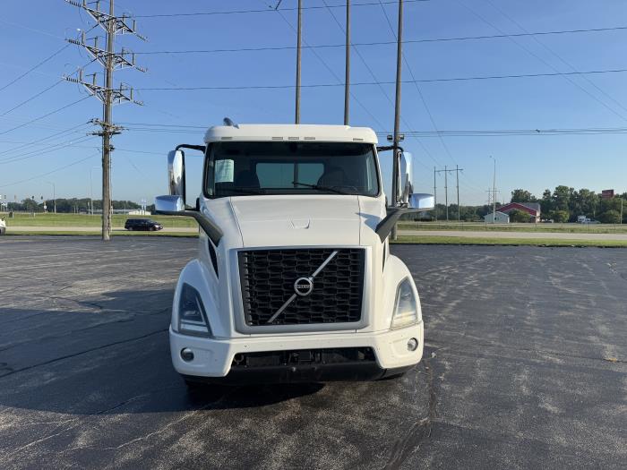 2019 Volvo VNL64T200-3