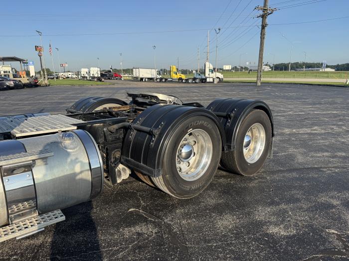 2019 Volvo VNL64T200-7