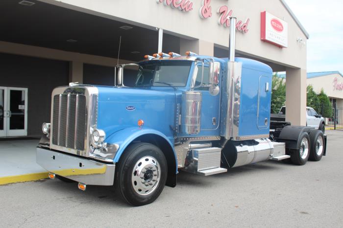 2023 Peterbilt 389-0