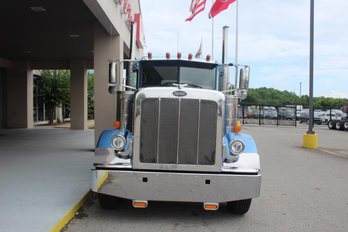2023 Peterbilt 389-1