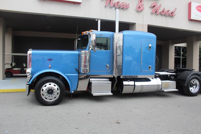 2023 Peterbilt 389-2