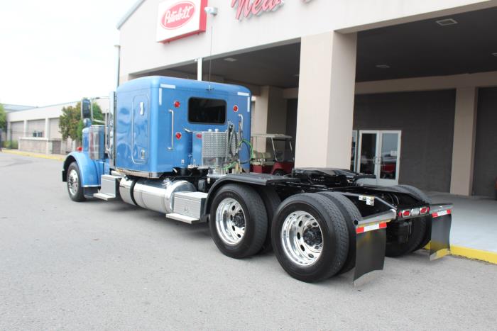 2023 Peterbilt 389-3