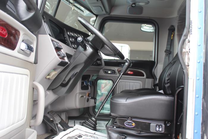 2023 Peterbilt 389-7