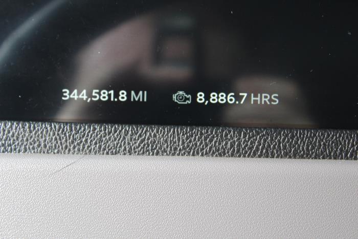 2023 Peterbilt 389-9