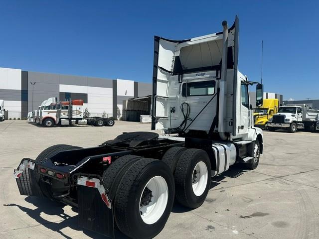 2017 Volvo VNL300-4