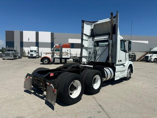 2016 Volvo VNL300-2