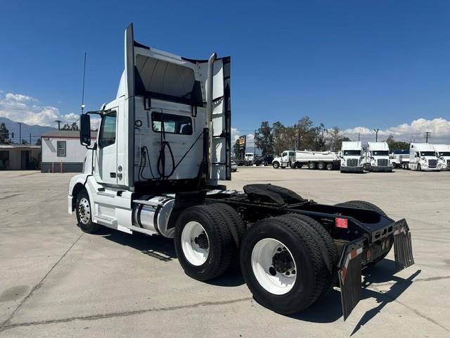 2016 Volvo VNL300-4