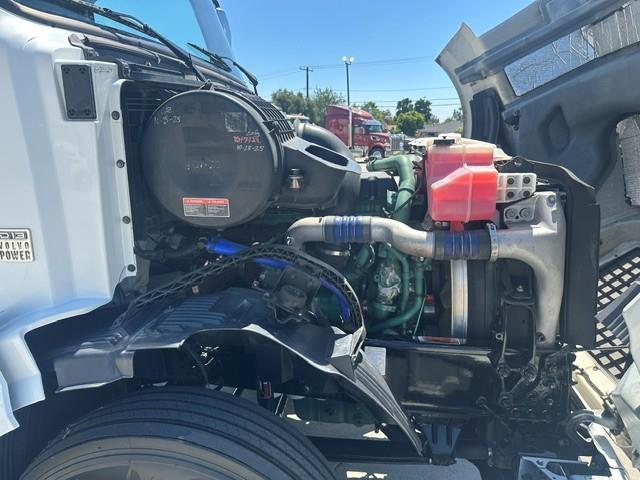 2016 Volvo VNL300-10