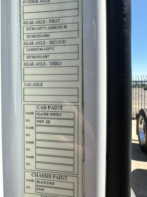 2016 Volvo VNL300-11