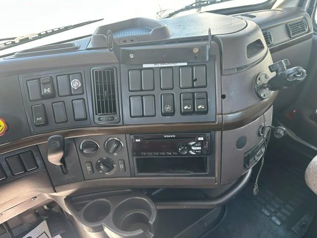 2016 Volvo VNL300-13