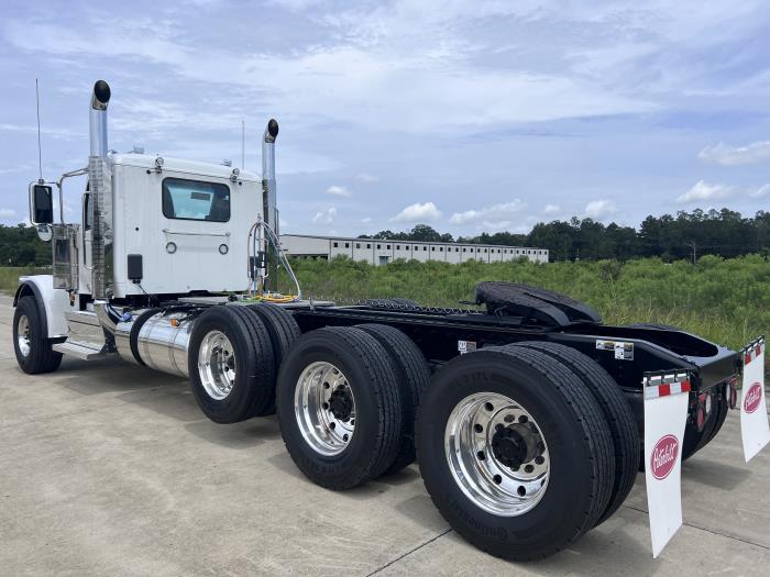 2026 Peterbilt 589-4