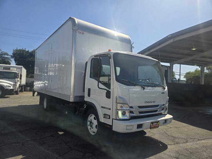 2023 Isuzu NRR-9