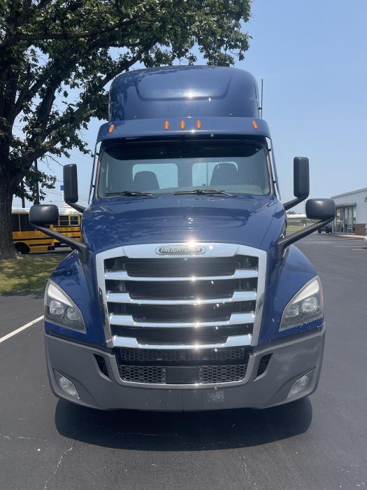 2022 Freightliner Cascadia-1