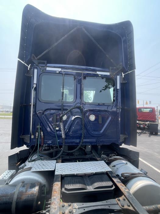 2022 Freightliner Cascadia-4