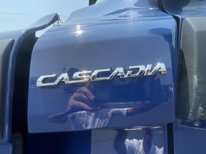 2022 Freightliner Cascadia-11