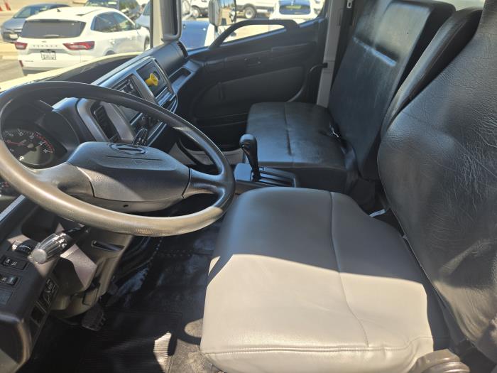 2020 Hino 268A-4