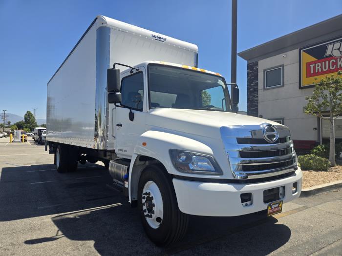 2020 Hino 268A-0
