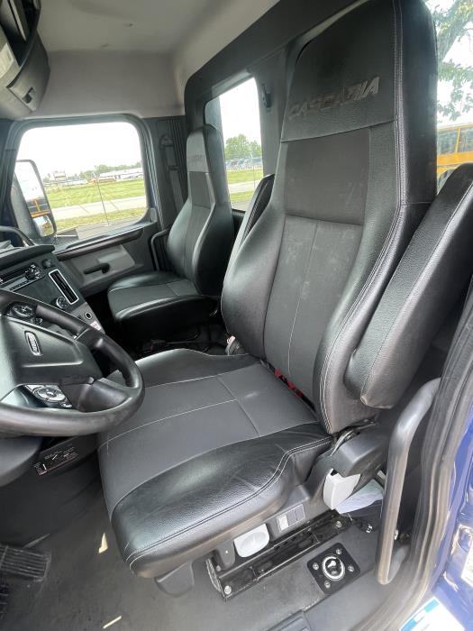 2022 Freightliner Cascadia-12