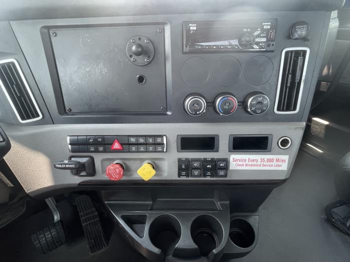 2022 Freightliner Cascadia-14
