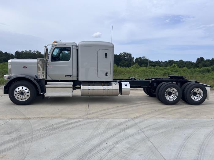 2025 Peterbilt 589-2