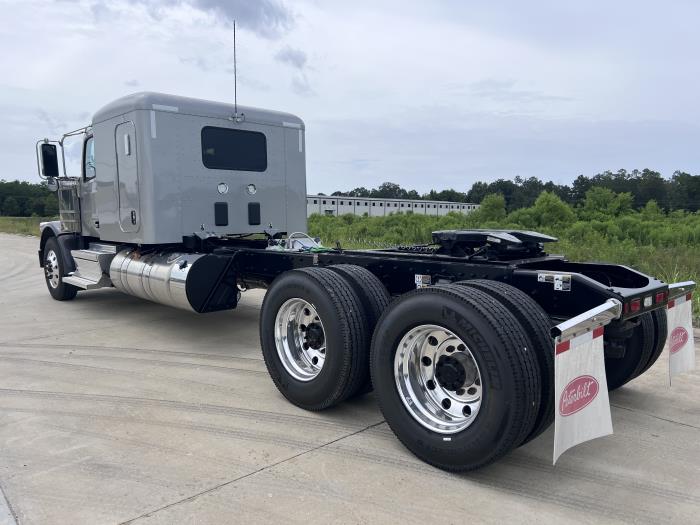 2025 Peterbilt 589-3