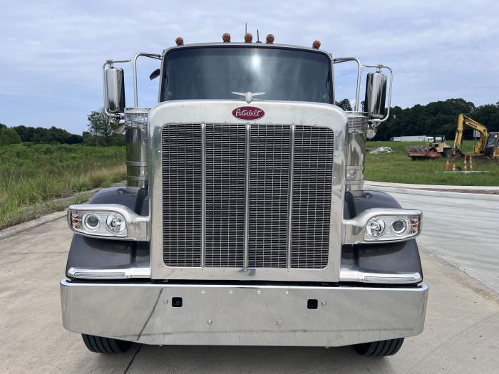 2025 Peterbilt 589-8