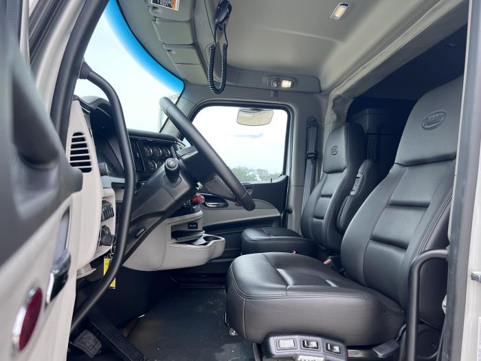 2025 Peterbilt 589-12
