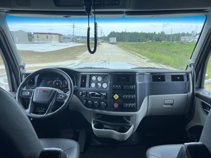 2025 Peterbilt 589-15