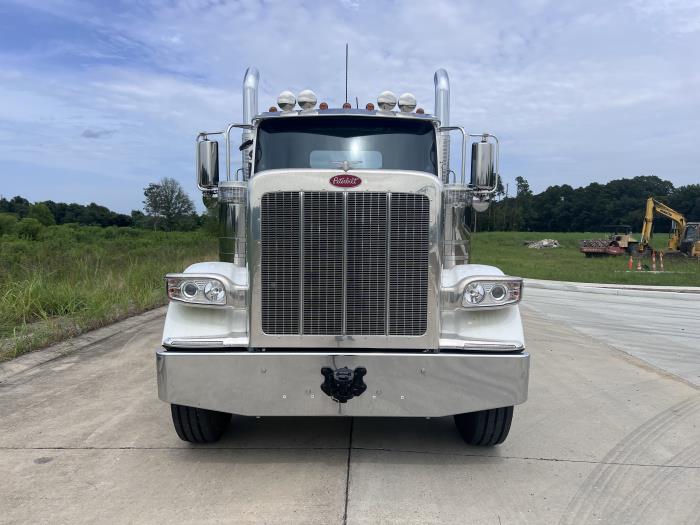 2025 Peterbilt 589-8