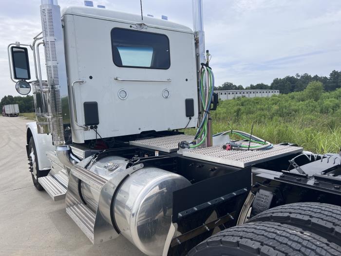 2025 Peterbilt 589-10