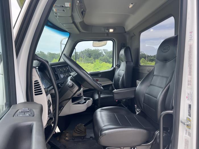 2025 Peterbilt 589-11