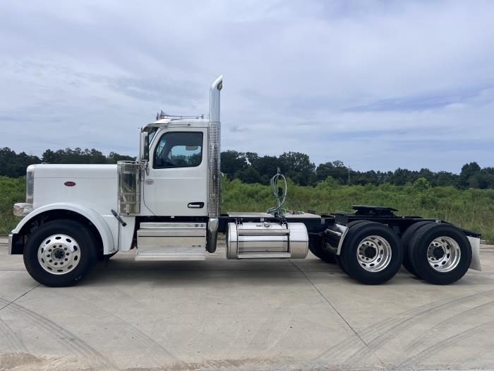 2025 Peterbilt 589-2
