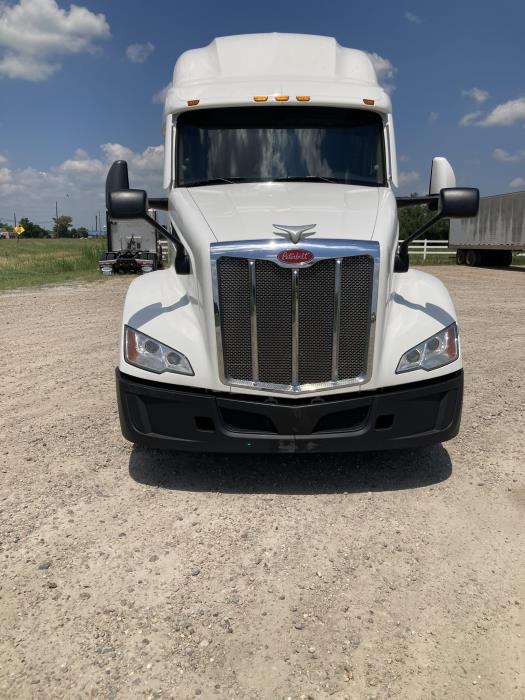 2022 Peterbilt 579-8