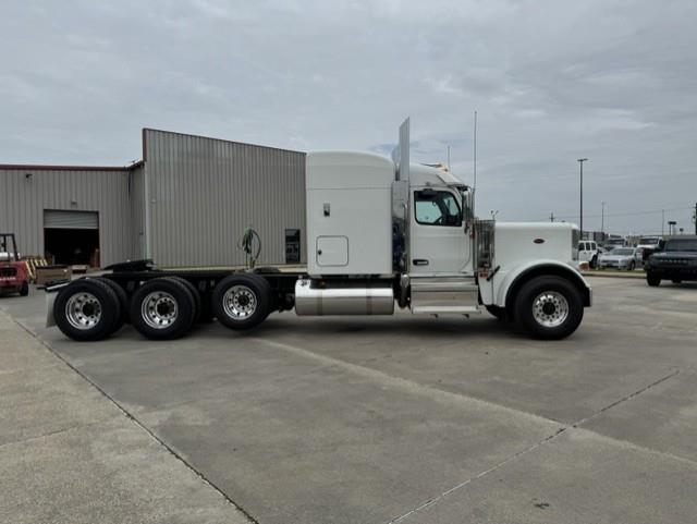 2027 Peterbilt 589-7