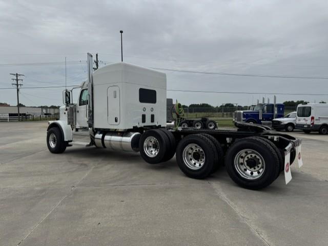 2027 Peterbilt 589-3