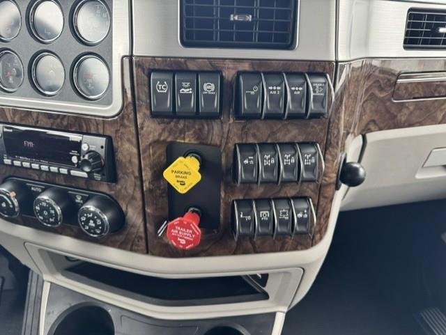 2027 Peterbilt 589-11