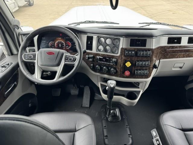 2027 Peterbilt 589-13